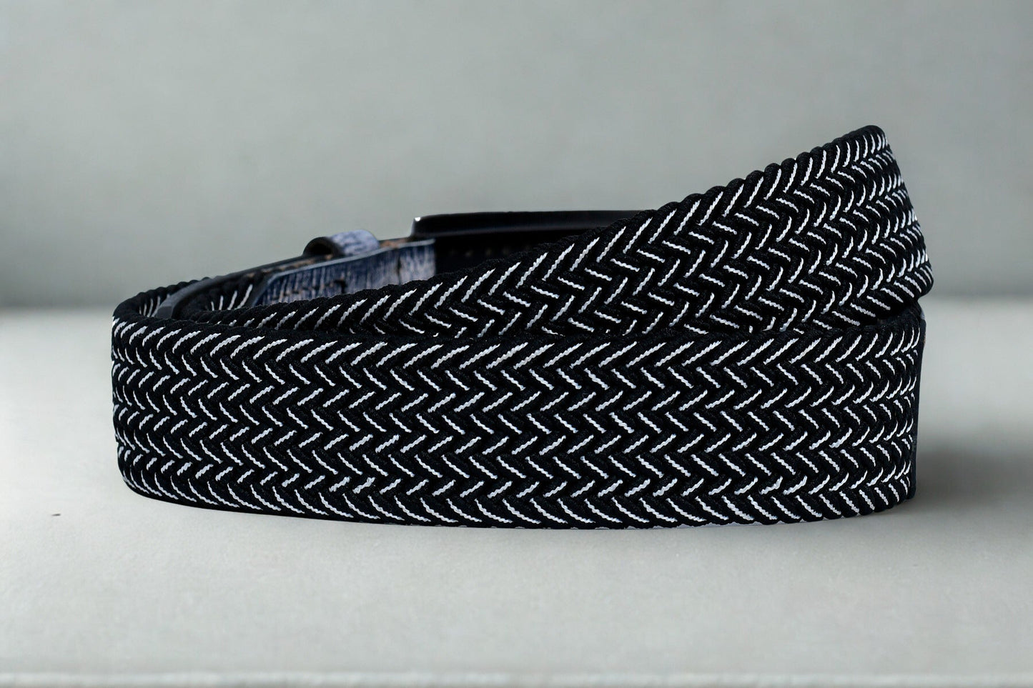 Cedarlof Premium Woven Elastic Belt for Men – Black & Grey Chevron with Genuine Leather Trim and Metal Buckle | Casual & Golf Style - CedarlofCedarlof